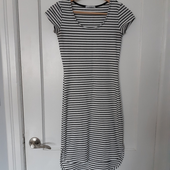 Black and White Stripped Dress - Picture 3 of 7